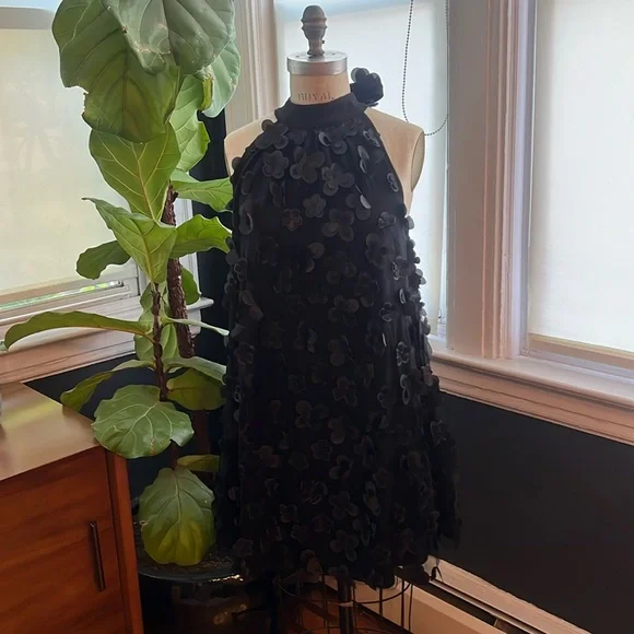NWOT 3D flower applique halter dress - Picture 2 of 7
